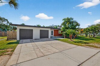 3102 Dupont St S in Gulfport, FL - Building Photo - Building Photo