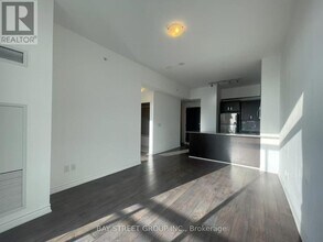 11611 Yonge St in Richmond Hill, ON - Building Photo - Building Photo