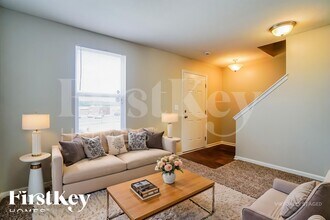 2144 Greencrest Way in Lancaster, OH - Building Photo - Building Photo