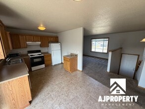 409 Cottonwood Dr in Harrisburg, SD - Building Photo - Building Photo