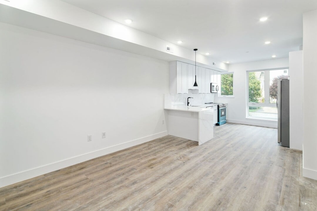 410-24 N 8th St in Philadelphia, PA - Building Photo