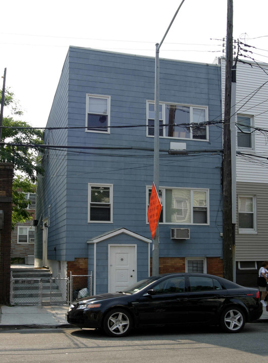 54 Andrews Ave in Maspeth, NY - Building Photo