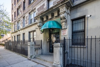 256-258 Manhattan Ave in New York, NY - Building Photo - Building Photo