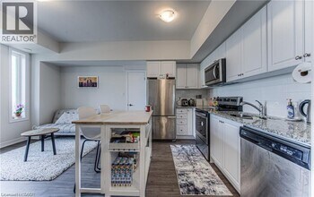 120 Watson Pkwy N in Guelph, ON - Building Photo - Building Photo