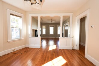 111 E Elm Ave, Unit 1 in Quincy, MA - Building Photo - Building Photo