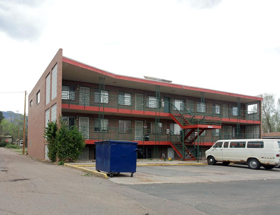 1808 St. Elmo Ct in Colorado Springs, CO - Foto de edificio