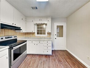 452 Charleston Ln in Lawrenceville, GA - Building Photo - Building Photo