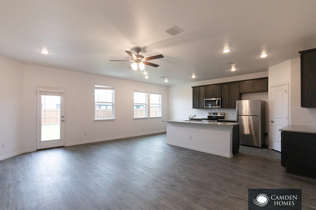 6493 Rd 5503 in Cleveland, TX - Building Photo - Building Photo