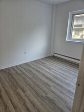 250 Alexis-Nihon Boul in St. Laurent, QC - Building Photo - Building Photo