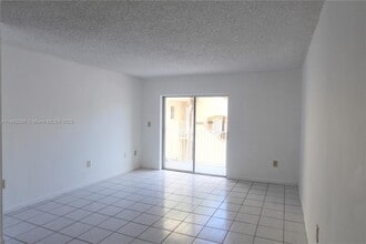 2750 W 76th St in Hialeah, FL - Building Photo - Building Photo