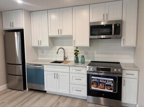 112 W Main St, Unit 1 in Barnstable, MA - Building Photo - Building Photo