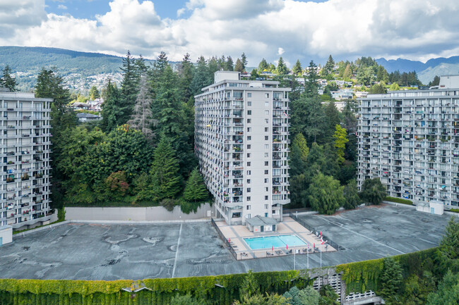 Park Royal Towers in West Vancouver, BC - Building Photo - Building Photo