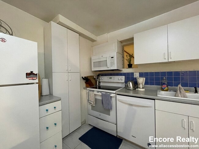 56 Hobson St in Boston, MA - Building Photo - Building Photo