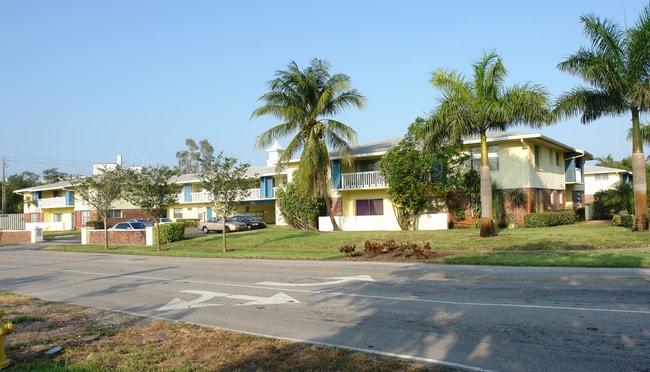 Kings Pointe Apartments in Plantation, FL - Building Photo - Building Photo