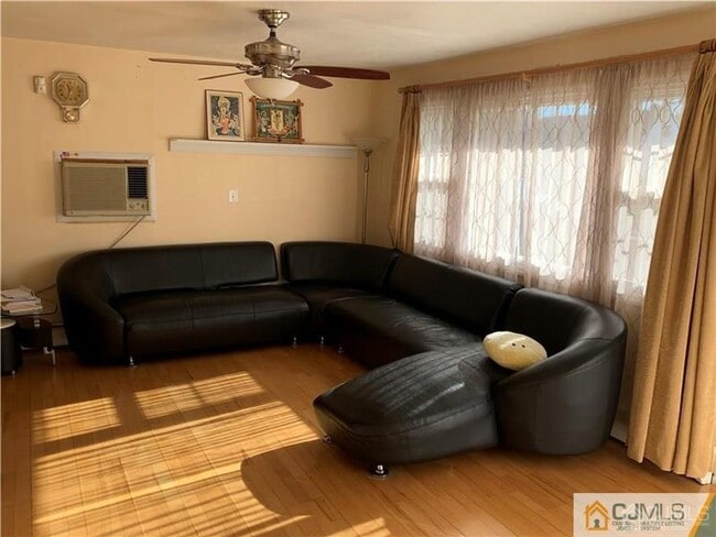 19 W Francis St in Iselin, NJ - Building Photo - Building Photo