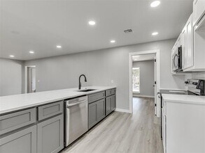 6917 Woodridge Ave in Oklahoma City, OK - Building Photo - Building Photo