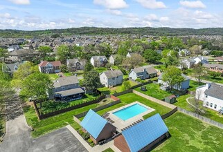 1680 Witt Hill Dr in Spring Hill, TN - Foto de edificio - Building Photo