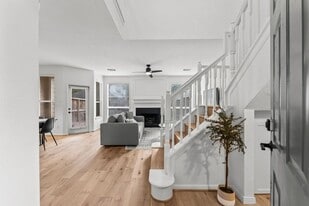 7 S Avonlea Cir in Spring, TX - Building Photo