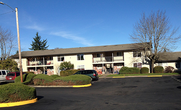 County Squire Apartments in Portland, OR - Building Photo