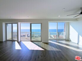 11862 Ebbtide Ln in Malibu, CA - Building Photo