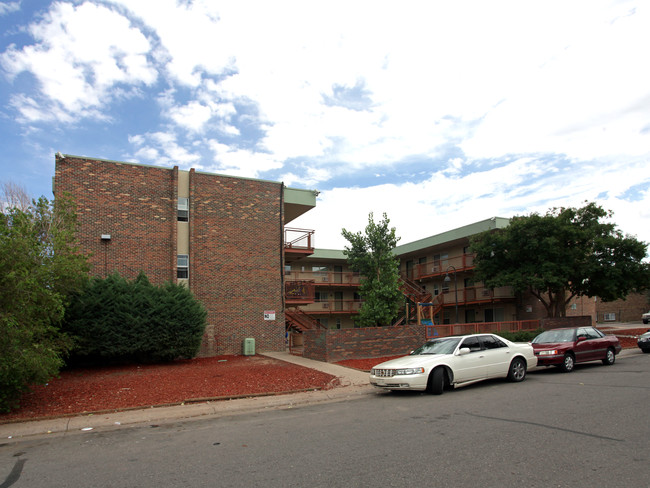 Villa Verde Apartments in Aurora, CO - Building Photo - Building Photo