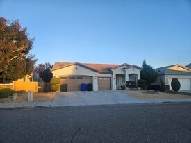 13141 High Crest Rd in Victorville, CA - Building Photo