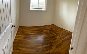 1990 W 17th Ave in Eugene, OR - Building Photo - Building Photo