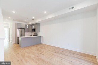 2412 Master St in Philadelphia, PA - Building Photo - Building Photo