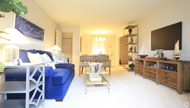 68 Muncie Rd in West Babylon, NY - Building Photo - Building Photo