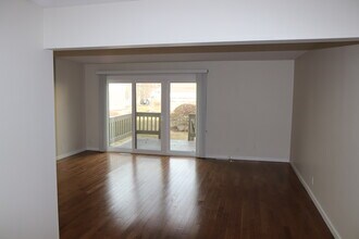 46 Lawson Ln in Ridgefield, CT - Building Photo - Building Photo