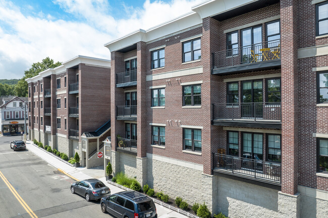 Montclare Luxury Apartments in Nyack, NY - Foto de edificio - Building Photo