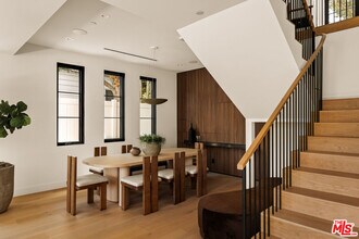 4256 Camellia Ave in Los Angeles, CA - Foto de edificio - Building Photo