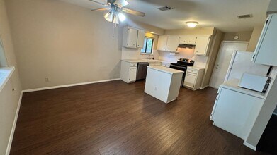 4205 Steve Scarbrough Dr in Austin, TX - Building Photo - Building Photo
