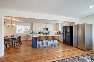 10490 W Dakota Ave in Lakewood, CO - Foto de edificio - Building Photo