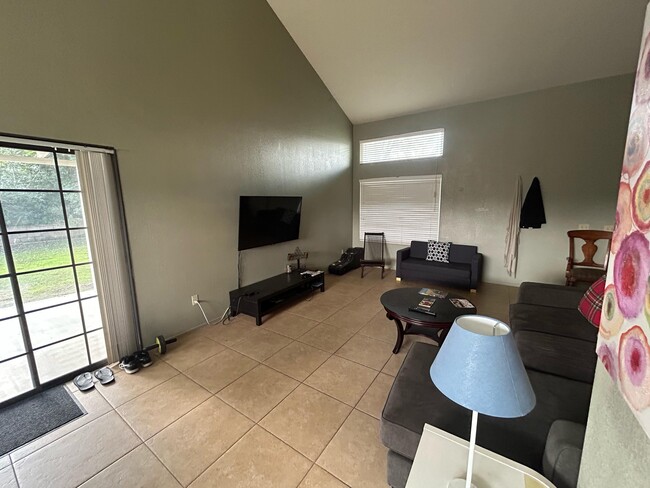 6374 Jaguar Dr in Riverside, CA - Building Photo - Building Photo