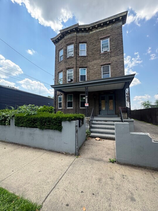 648 Ferry St in New Haven, CT - Building Photo