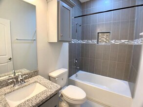 1914 Bahamas Dr, Unit 2 in Edinburg, TX - Building Photo - Building Photo