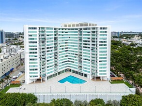 7135 Collins Ave, Unit # 1535 in Miami, FL - Foto de edificio - Building Photo