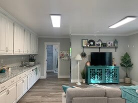 8897 Williams Hwy, Unit In-law Unit in Grants Pass, OR - Building Photo