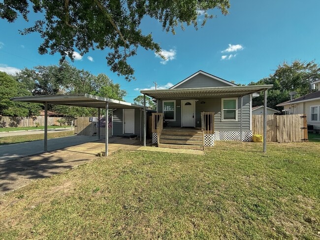 property at 4901 Elm St