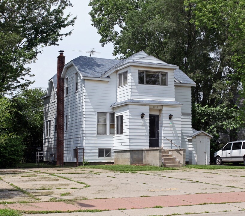 4450 Beech Daly Rd in Inkster, MI - Foto de edificio