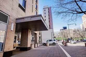300 W 135th St in New York, NY - Building Photo - Building Photo