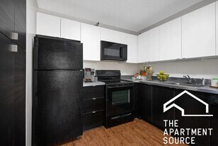 1000 N La Salle Dr in Chicago, IL - Building Photo