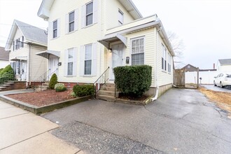 3 Pine St, Unit #3 in Stoneham, MA - Building Photo - Building Photo