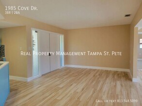 1985 Cove Dr in Largo, FL - Building Photo - Building Photo