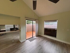8113 SW 24th St in Davie, FL - Building Photo - Building Photo