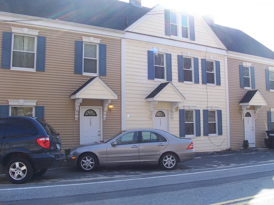 520-530 Gleasondale Rd in Stow, MA - Building Photo