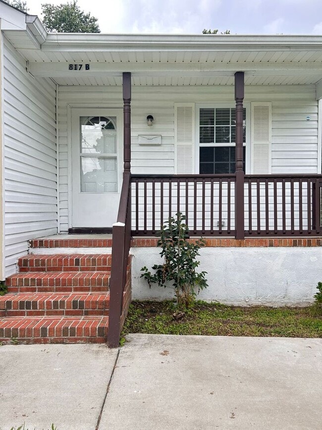 817 Pocahontas Pl in Hampton, VA - Building Photo - Building Photo