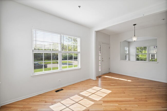 6028 Canterbury Ln in Hoffman Estates, IL - Building Photo - Building Photo