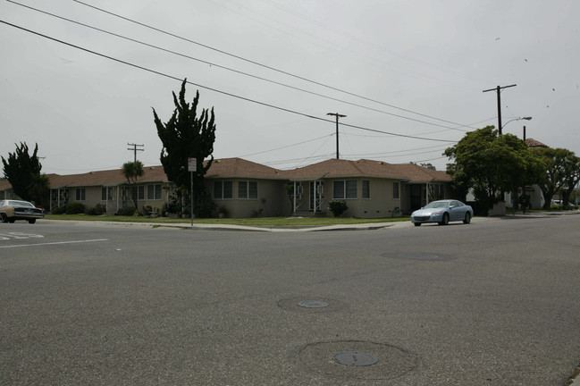 2101 San Marino St in Oxnard, CA - Building Photo - Building Photo